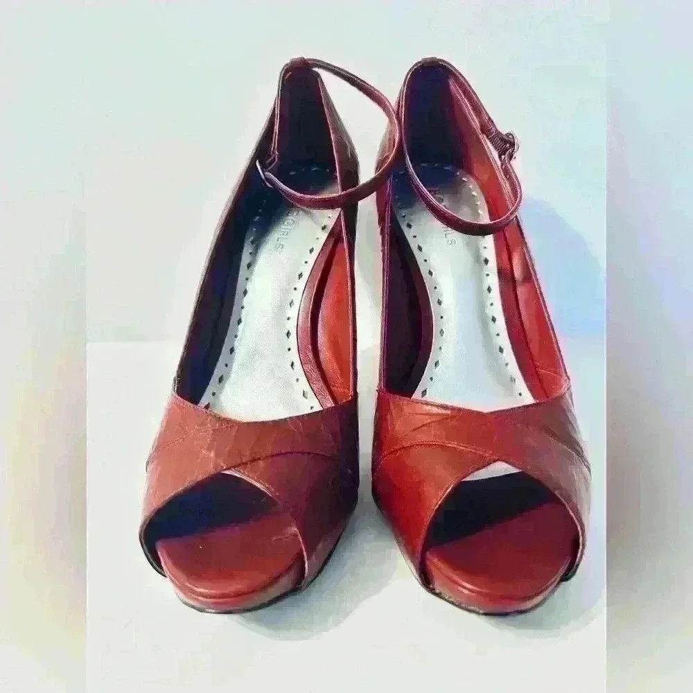 BCBGirls Ruby Red Rugged Patent Leather with Ombré Heels. Women’s Size 10